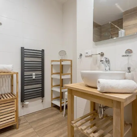 Vlevo Dole Apartman 3 *